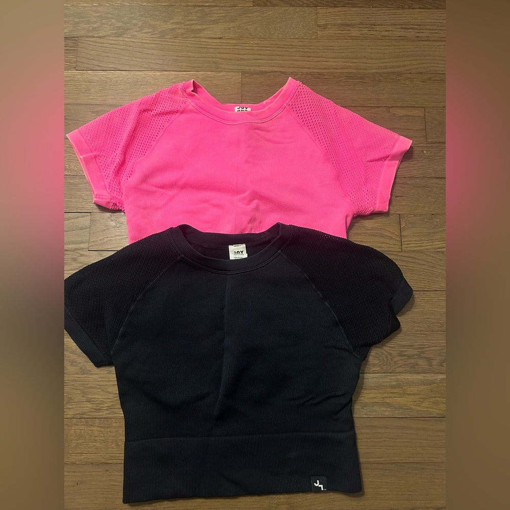 Set of 2 workout style tops